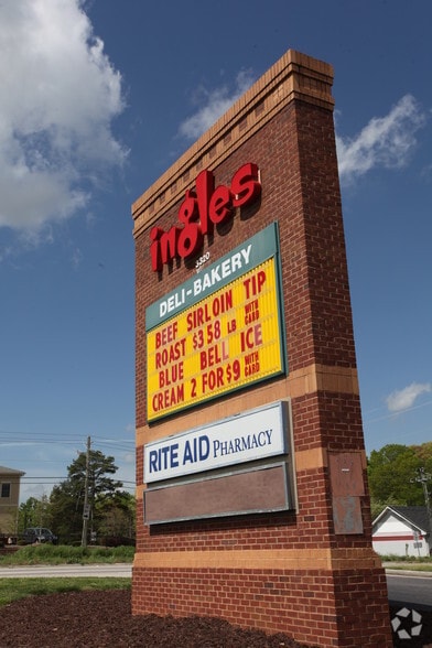 3320 Thompson Bridge Rd, Gainesville, GA for lease - Building Photo - Image 3 of 3