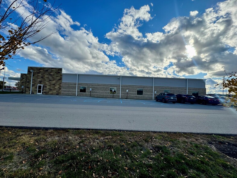 940 Park East Blvd, Lafayette, IN for lease - Building Photo - Image 2 of 5