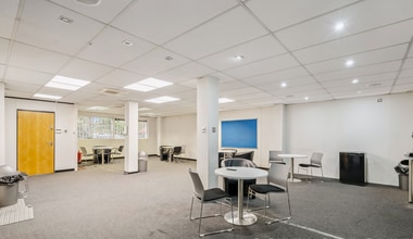 55-57 Park Royal Rd, Londres à louer Photo intérieure- Image 2 de 7