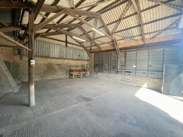 South Fawley Farm, Wantage for lease Interior Photo- Image 1 of 2