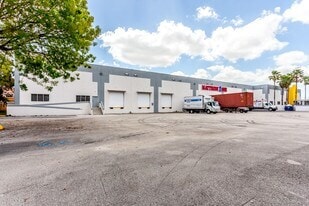 2555 NW 107th Ave, Doral, FL à louer - Photo du bâtiment - Image 3 de 3