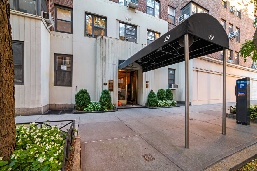 19 E 80th St, New York, NY à louer - Photo du bâtiment - Image 3 de 3