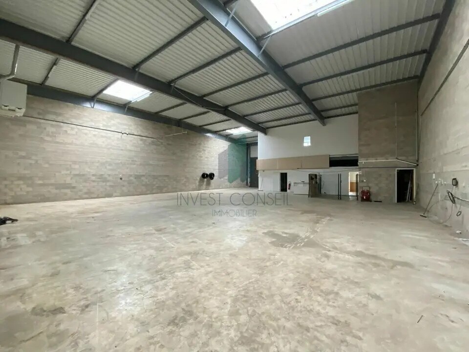 Flex dans Saint-Brice-sous-Forêt à louer Photo du bâtiment- Image 1 de 7