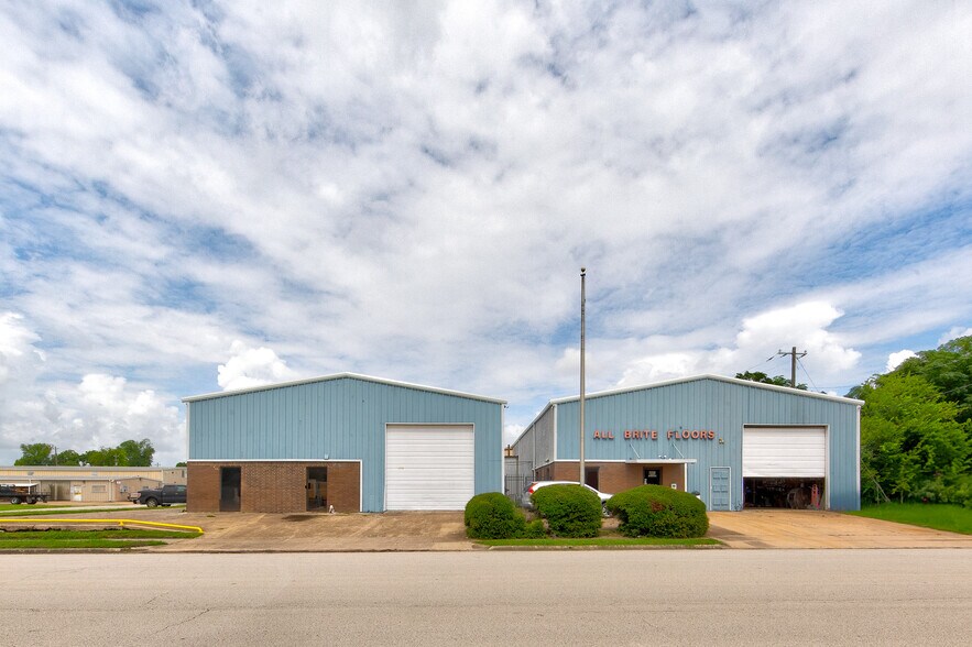 10002 Grover Ln, Houston, TX à vendre - Photo du bâtiment - Image 3 de 12