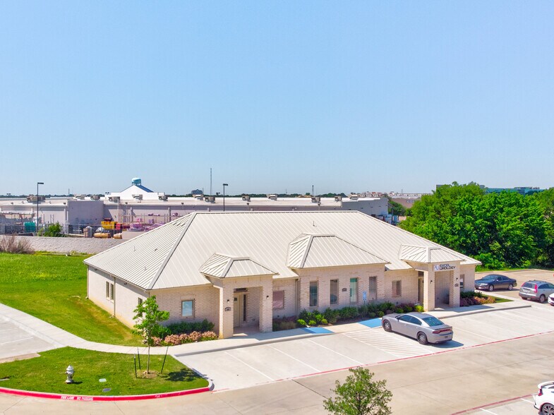 6138 Precinct Line Rd, Hurst, TX à louer - Photo du bâtiment - Image 2 de 5