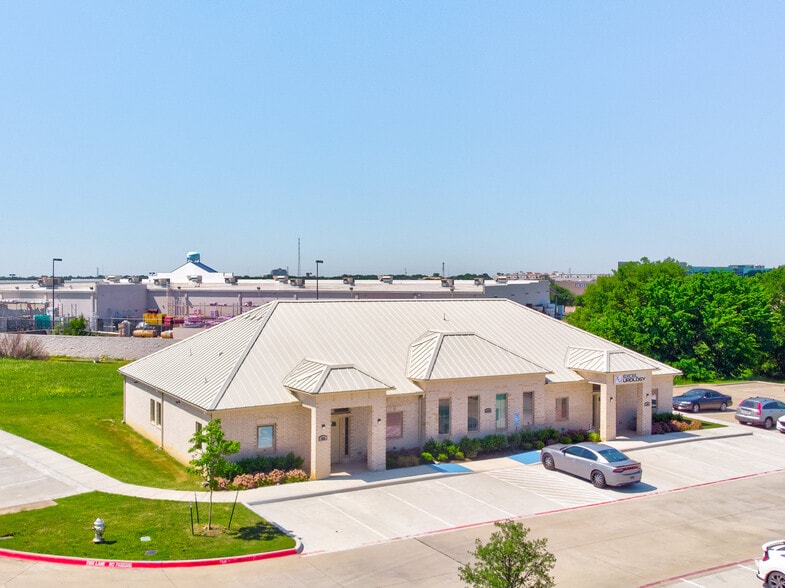 6138 Precinct Line Rd, Hurst, TX à louer - Photo du bâtiment - Image 2 de 5