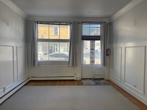 523-525 Thames St, Newport, RI for lease Interior Photo- Image 2 of 9
