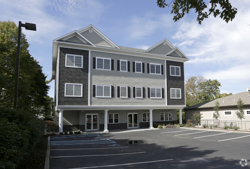 41 Green St, Huntington, NY à louer - Photo principale - Image 1 de 12