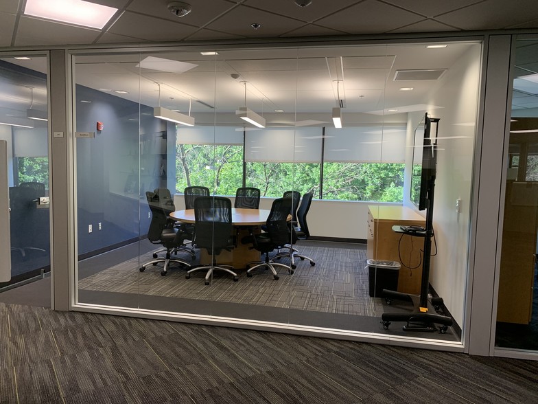 6100 Chevy Chase Dr, Laurel, MD for lease - Interior Photo - Image 2 of 19