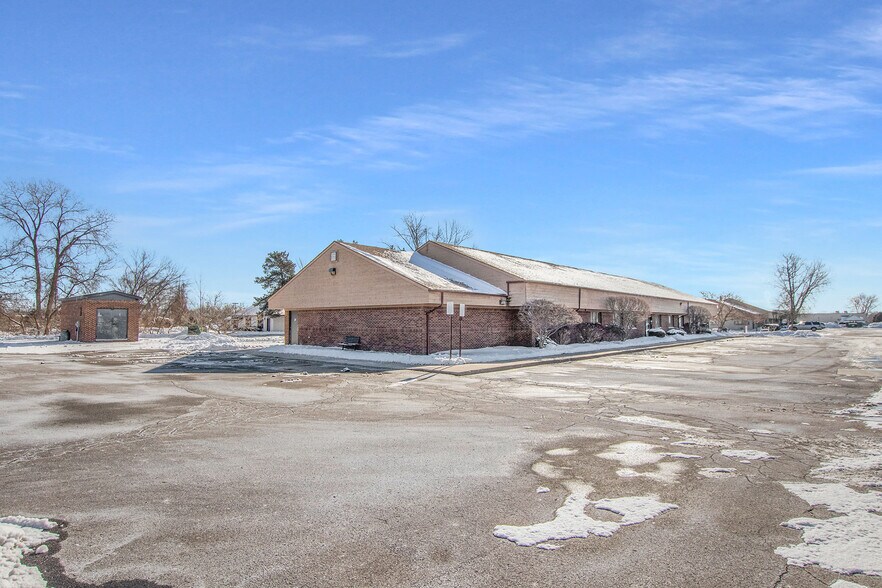 3050 Commerce Dr, Fort Gratiot, MI for sale - Building Photo - Image 3 of 29