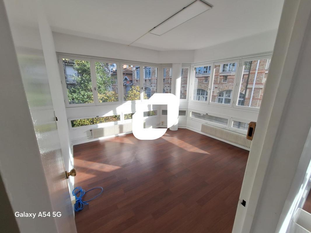 Bureau dans Boulogne-Billancourt à louer Photo intérieure- Image 1 de 8