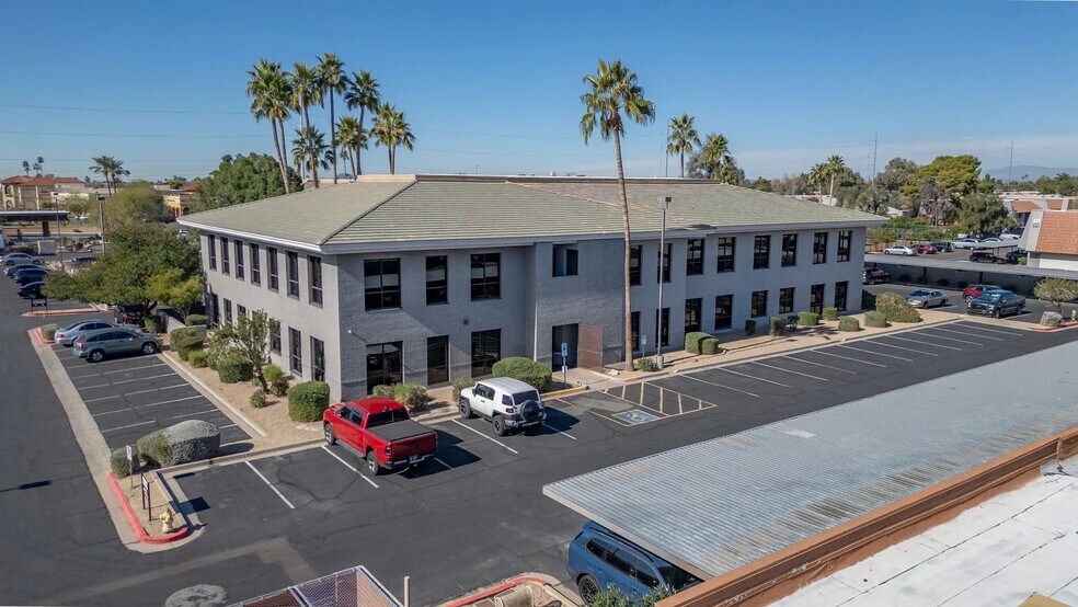 702 E Bell Rd, Phoenix, AZ à louer - Photo du bâtiment - Image 1 de 8