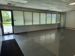 5060 Ritter Rd, Mechanicsburg, PA for lease Interior Photo- Image 2 of 7