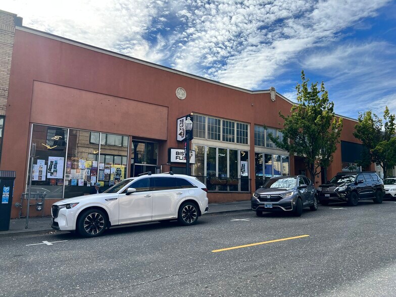 107 Oak St, Hood River, OR à louer - Photo du bâtiment - Image 2 de 11