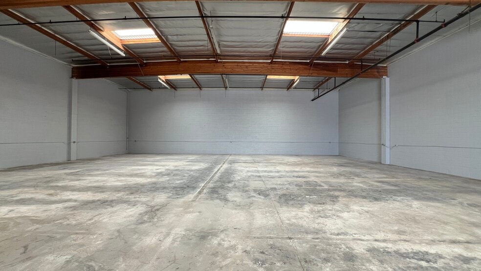 2102 Seaman Ave, South El Monte, CA à louer - Photo du bâtiment - Image 2 de 5