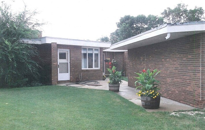 101 North Service Rd, Rosser, MB for sale - Building Photo - Image 2 of 6