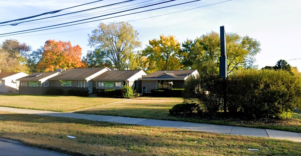 5685 Highland Rd, Waterford, MI for sale - Building Photo - Image 2 of 32