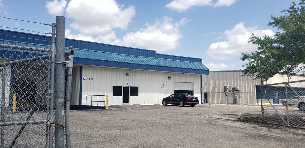 5718 Corporation Cir, Fort Myers, FL for lease - Building Photo - Image 2 of 10
