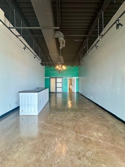 3929 E 7th St, Joplin, MO for lease - Interior Photo - Image 2 of 12