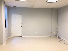 36 Richmond Ter, Staten Island, NY for lease Interior Photo- Image 2 of 5