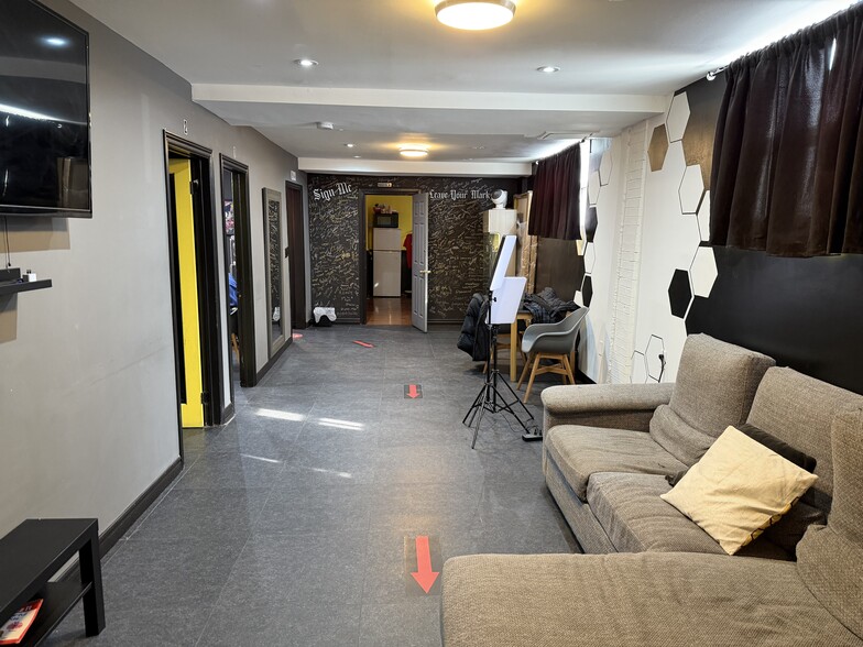 783-793 Lawrence Ave W, Toronto, ON for lease - Building Photo - Image 2 of 12