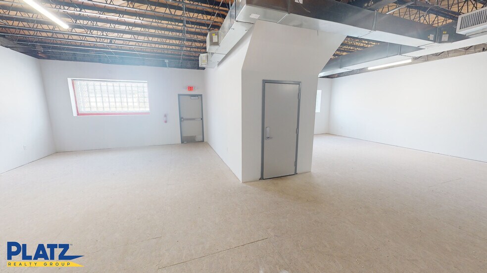 3143 Mahoning Ave, Youngstown, OH à vendre - Photo du bâtiment - Image 3 de 14