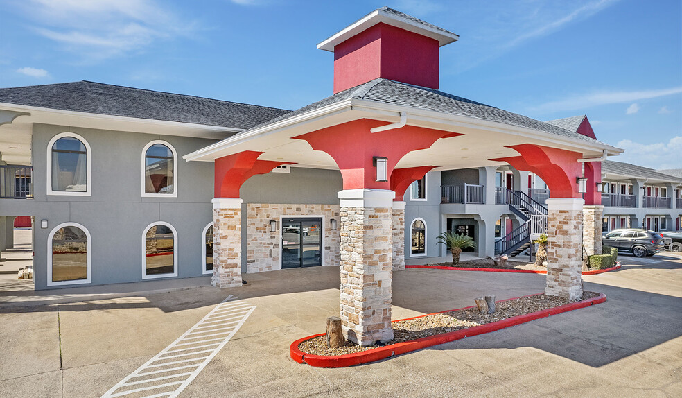 201 W Hill Park Cir, Huntsville, TX à vendre - Photo du bâtiment - Image 3 de 23