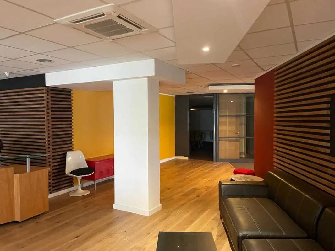 Office in Saint-Maur-des-Fossés for sale Primary Photo- Image 1 of 10