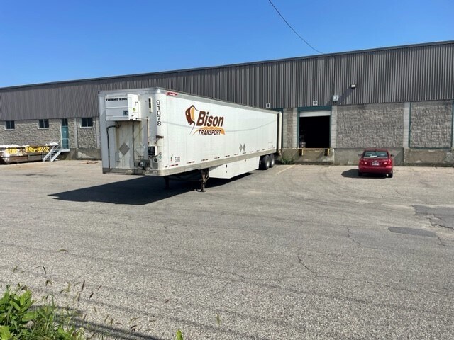 5400-5490 Boul Thimens, Saint-Laurent, QC à louer - Photo du bâtiment - Image 2 de 3