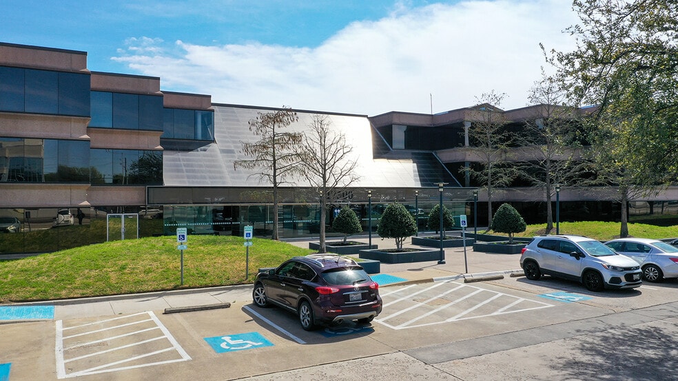 17300 N Dallas Pky, Dallas, TX for lease - Building Photo - Image 3 of 16