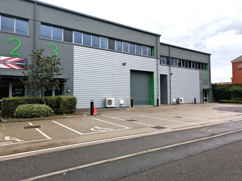 Hanworth Ln, Chertsey à louer - Photo du bâtiment - Image 1 de 2