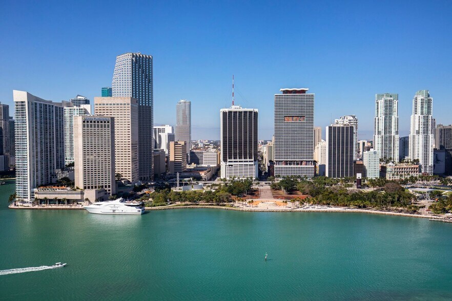 2 S Biscayne Blvd, Miami, FL à louer - Photo du bâtiment - Image 2 de 10