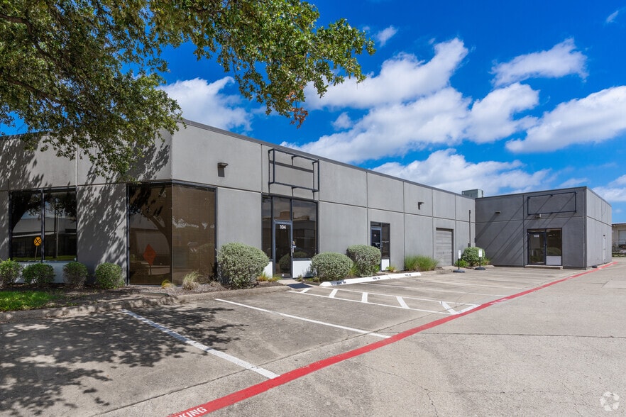 1911 Old Denton Rd, Carrollton, TX for lease - Building Photo - Image 3 of 21