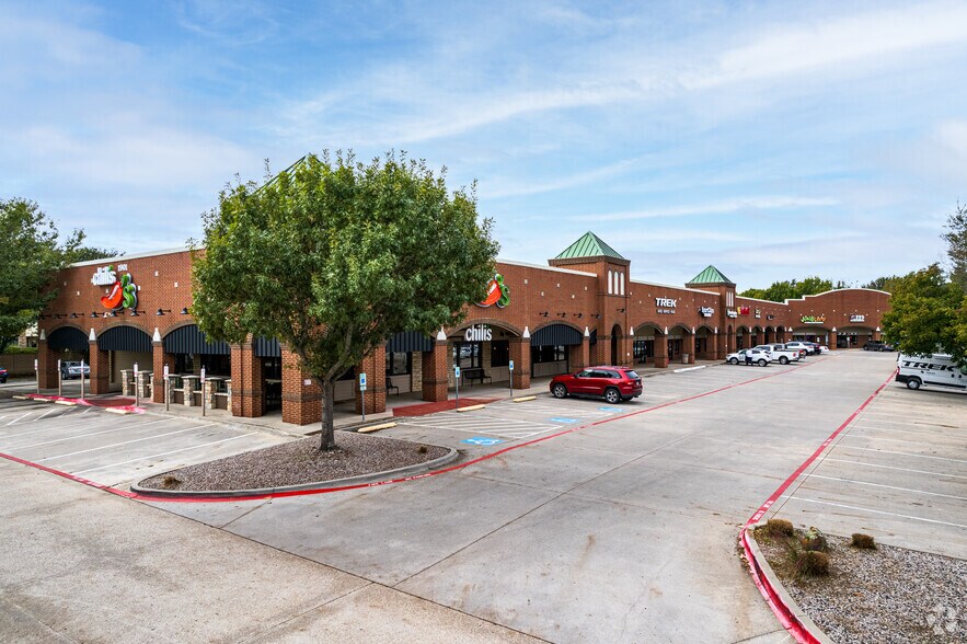 1901 Long Prairie Rd, Flower Mound, TX à louer - Photo du bâtiment - Image 2 de 5