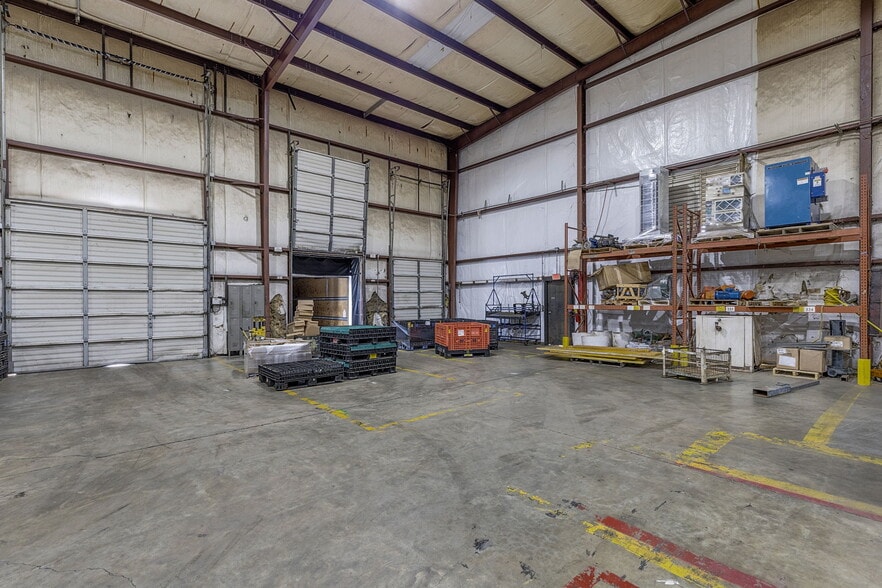 122 McDougall Ct, Greenville, SC for lease - Interior Photo - Image 2 of 12