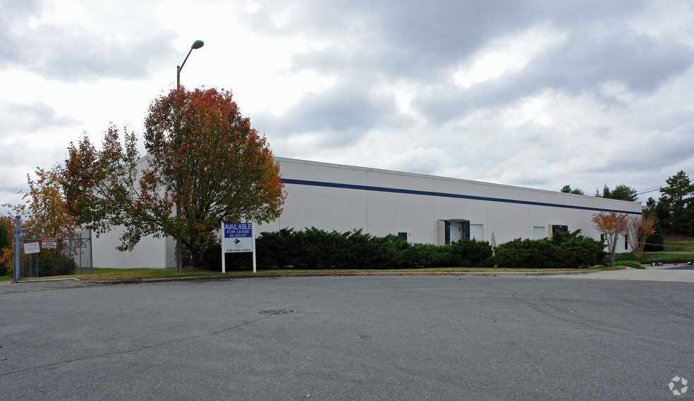 2630 Viceroy Dr, Winston-Salem, NC for lease - Primary Photo - Image 2 of 7