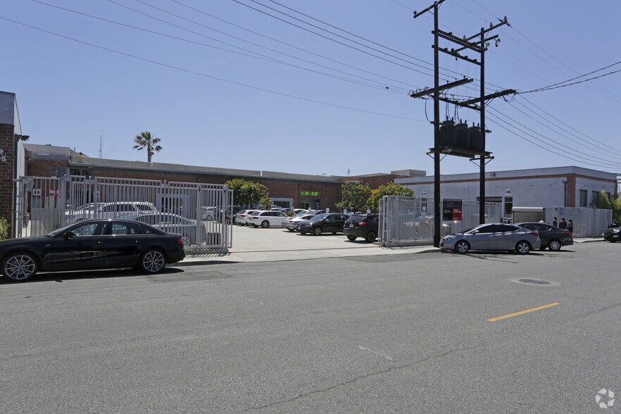 8500 Steller Dr, Culver City, CA à louer - Photo du bâtiment - Image 3 de 14
