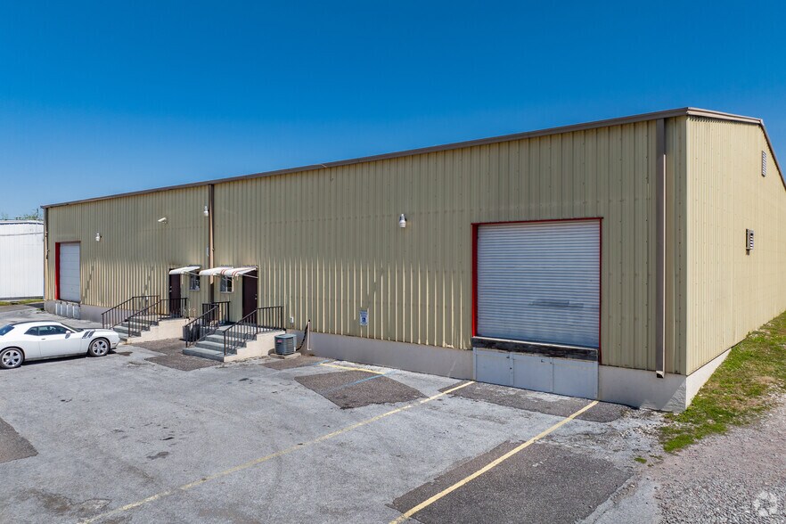7812 Francine Dr, New Port Richey, FL à louer - Photo principale - Image 1 de 11