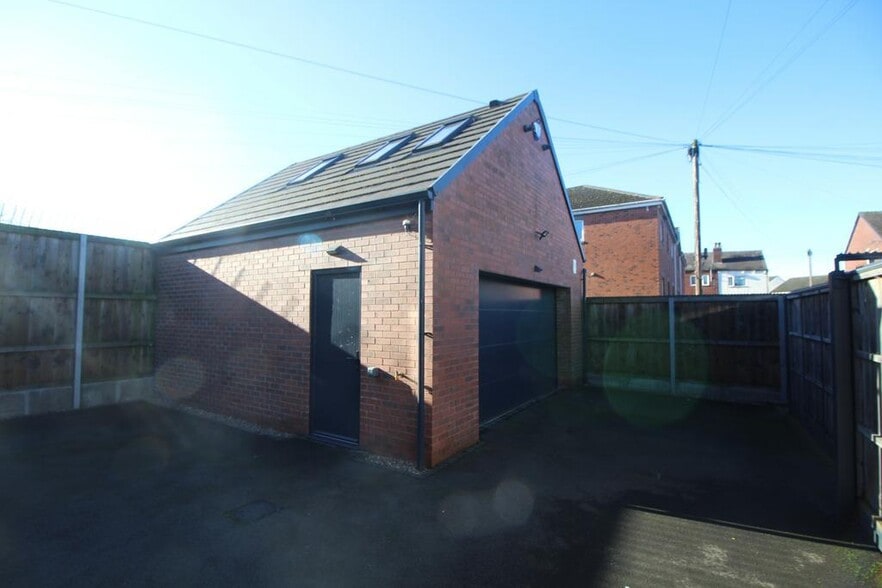 7 Market Pl, Normanton for sale - Building Photo - Image 2 of 6