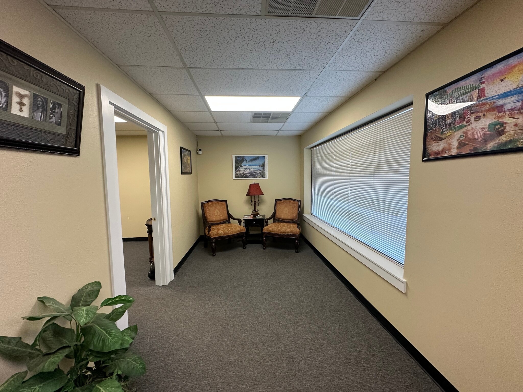 812 W Dallas St, Conroe, TX for lease Interior Photo- Image 1 of 9
