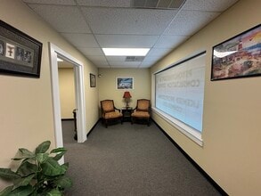 812 W Dallas St, Conroe, TX for lease Interior Photo- Image 1 of 9