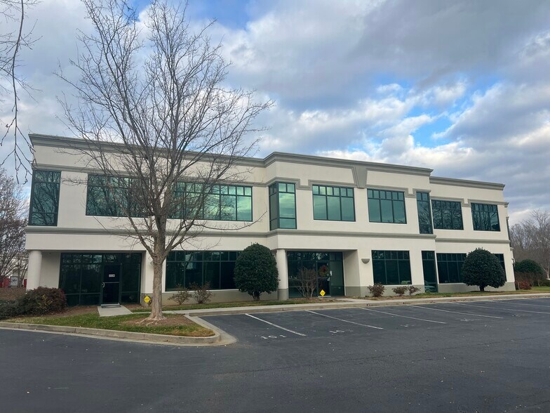 1690 Roberts Blvd, Kennesaw, GA à louer - Photo du bâtiment - Image 3 de 9
