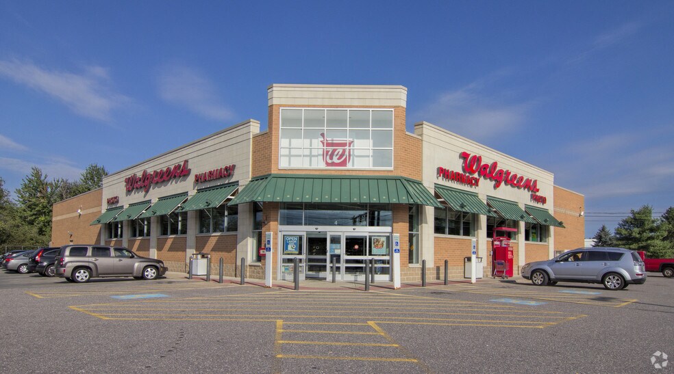 4 Sanborn Rd, Tilton, NH for sale - Building Photo - Image 1 of 2