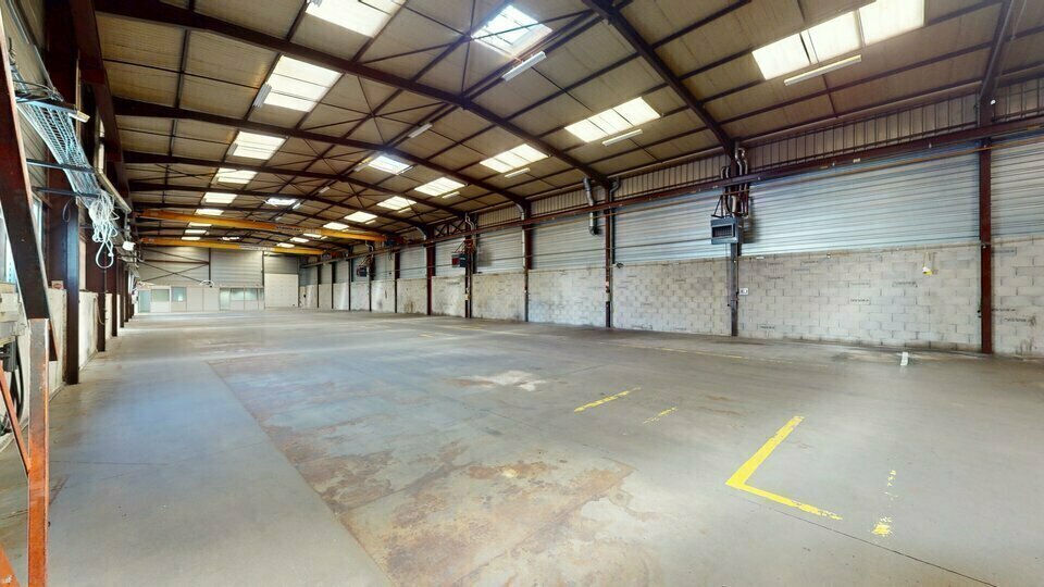 Flex in Belleville-en-Beaujolais for lease - Interior Photo - Image 2 of 6