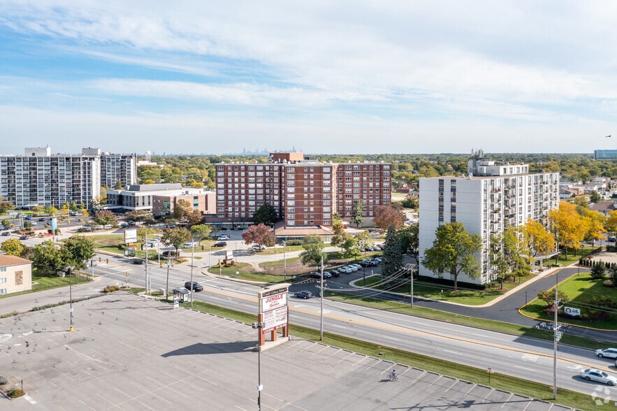 8975 W Golf Rd, Niles, IL à louer - Aérien - Image 2 de 16