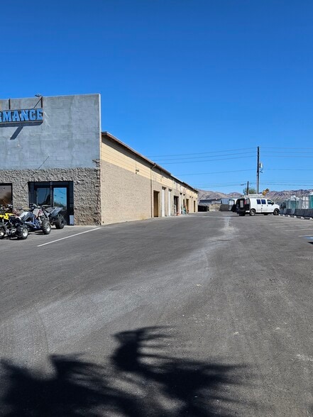3060 N Nellis Blvd, Las Vegas, NV à louer - Photo du bâtiment - Image 2 de 12