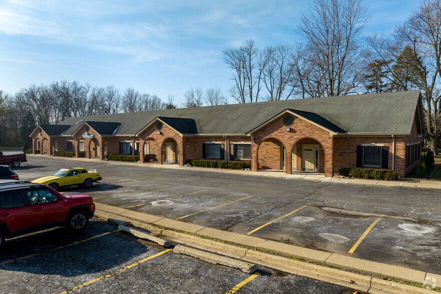 16638-16664 Fifteen Mile Rd, Fraser, MI for lease - Building Photo - Image 2 of 6