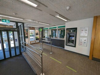 Plus de détails pour 38 Chapel Ln, Liverpool - Commerce de détail à louer