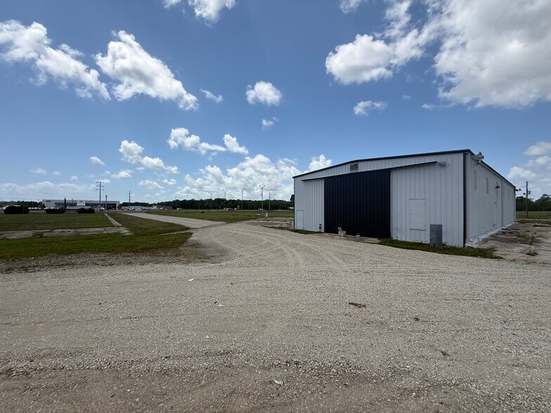 1112 W 90 Hwy, New Iberia, LA à louer - Photo du bâtiment - Image 3 de 14