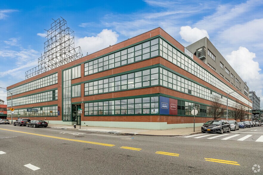 3200 Skillman Ave, Long Island City, NY à louer - Photo du bâtiment - Image 2 de 4